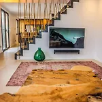 Casa Jungle ! Superb Duplex Apartment, Place Des Lices ! Saint-Tropez