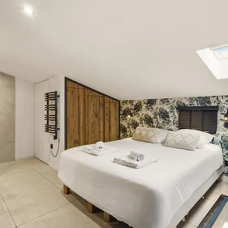 Casa Jungle ! Superb Duplex Apartment, Place Des Lices ! * סן טרופז