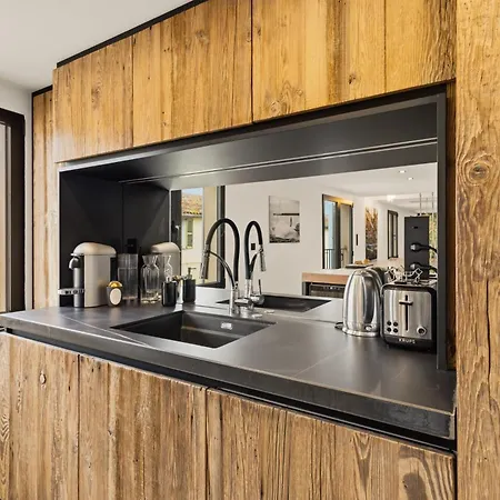 Casa Jungle ! Superb Duplex Apartment, Place Des Lices ! סן טרופז