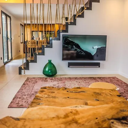 Casa Jungle ! Superb Duplex Apartment, Place Des Lices ! Сен-Тропе