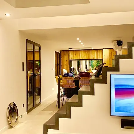 Casa Jungle ! Superb Duplex Apartment, Place Des Lices ! Апартаменты