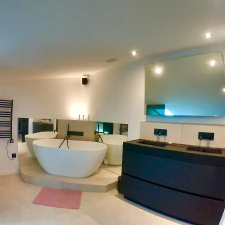 Casa Jungle ! Superb Duplex Apartment, Place Des Lices !